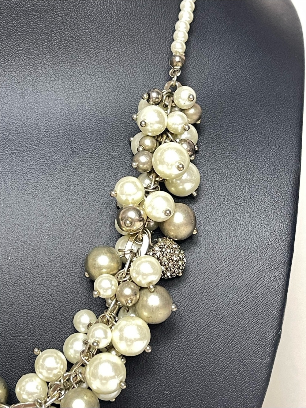 LOFT Clustered Pearl Necklace in Cream and Gold-Tone - Picture 4 of 9